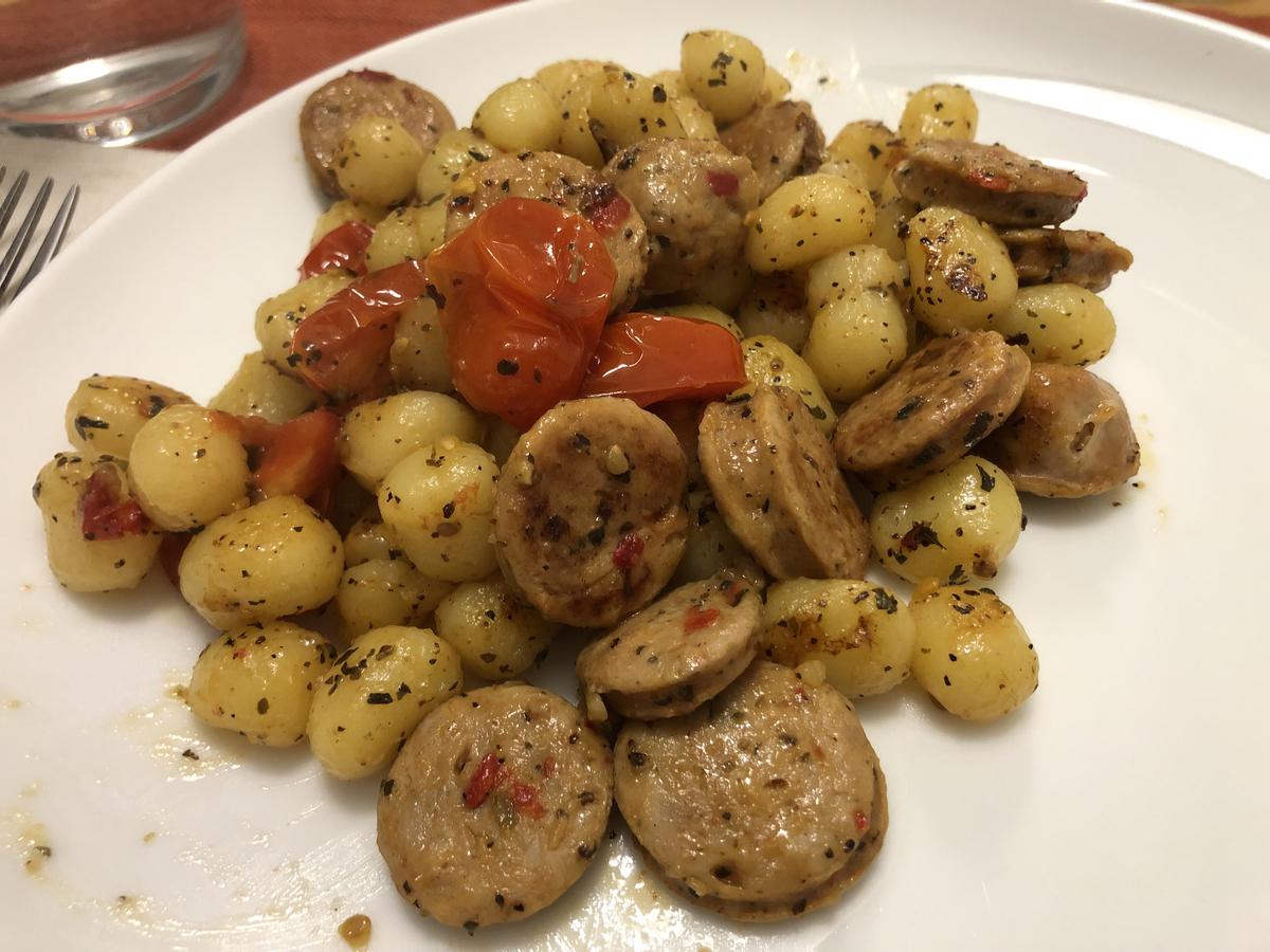 gnocchi_skillet_with_chicken_sausage_and_tomatoes.jpeg